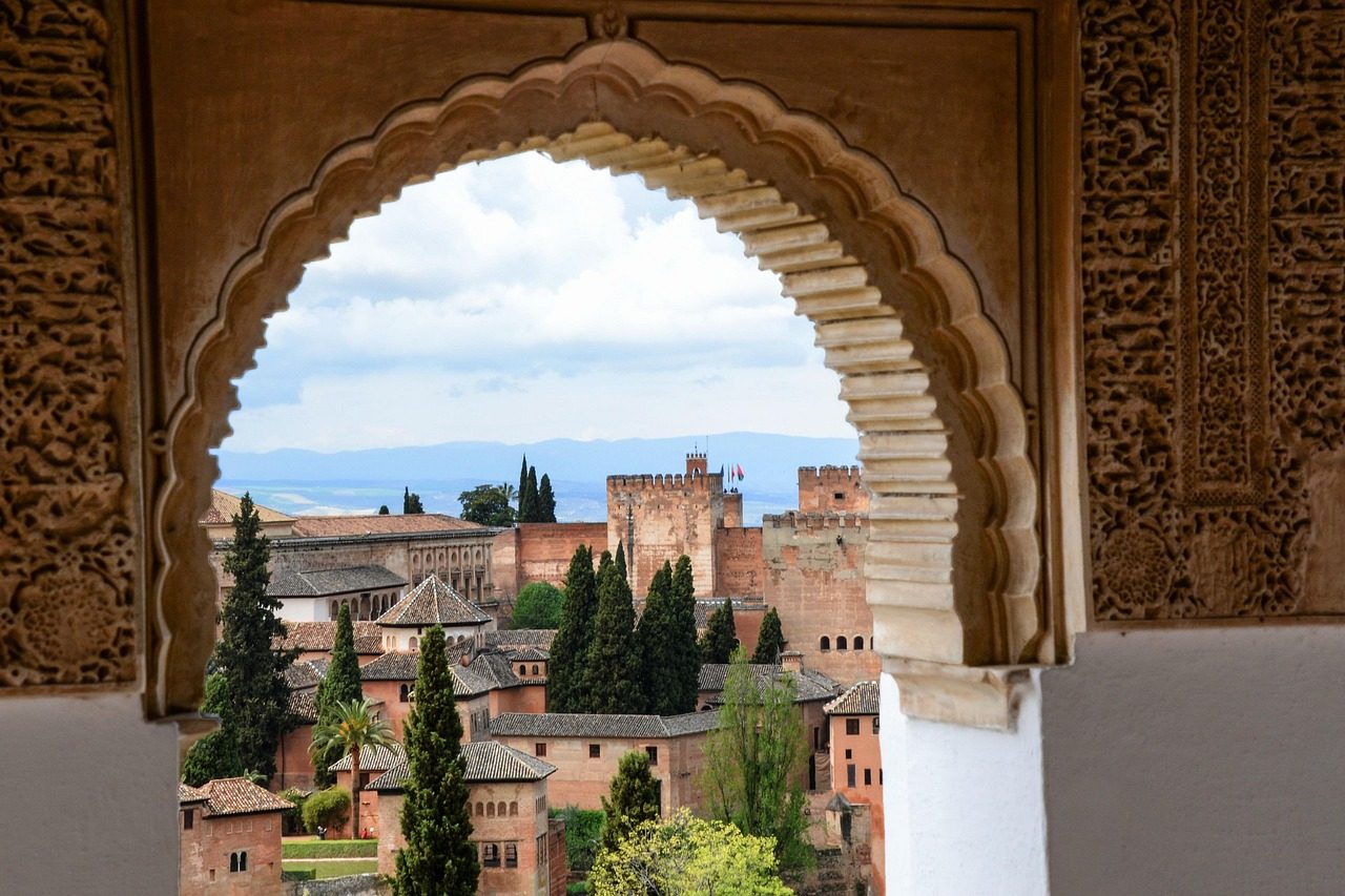 Tour de un día a Granada desde la Costa del Sol con entradas a la Alhambra incluidas.