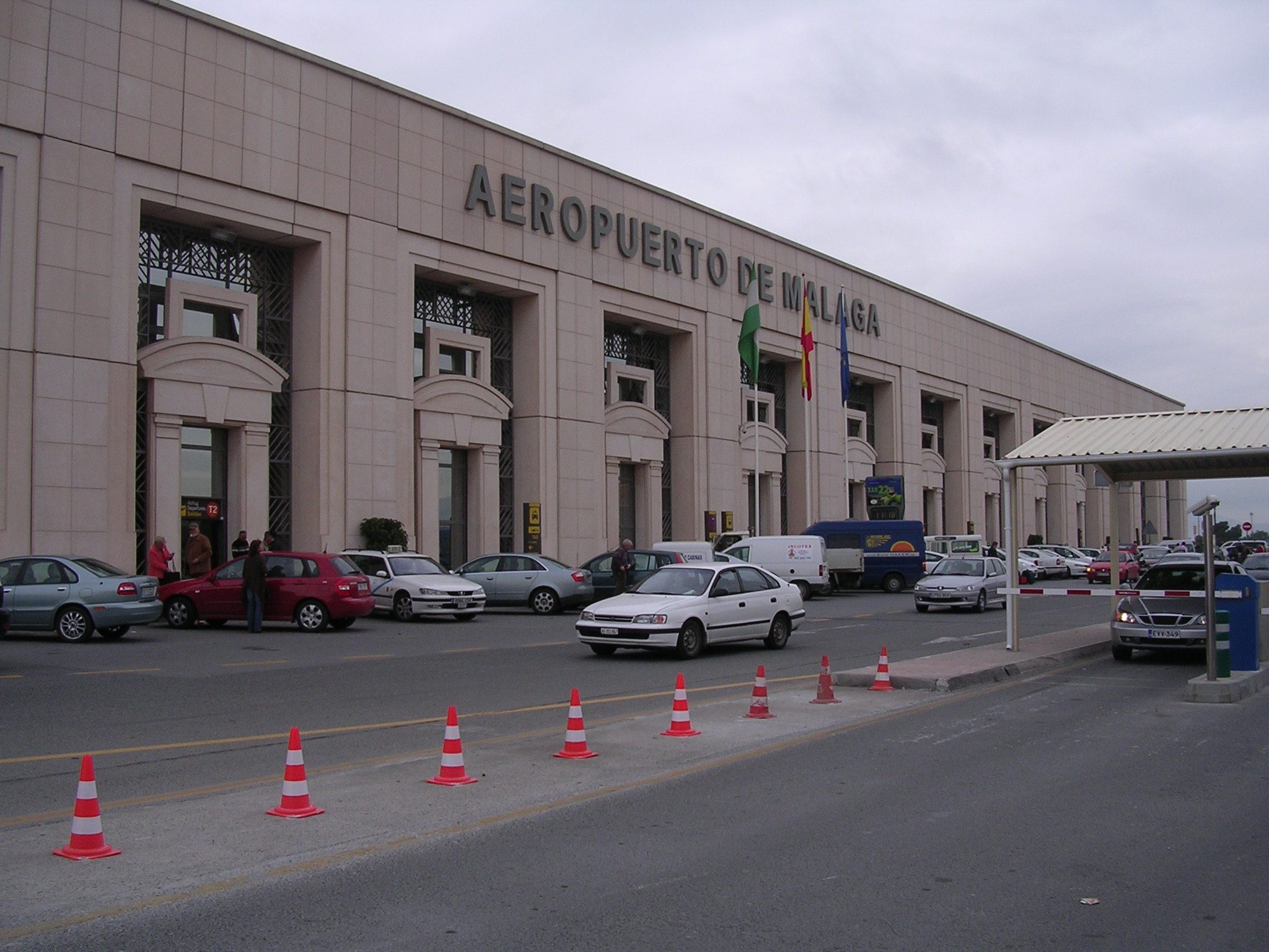 Servicio de transporte privado en el Aeropuerto de Málaga con conductor para traslados directos