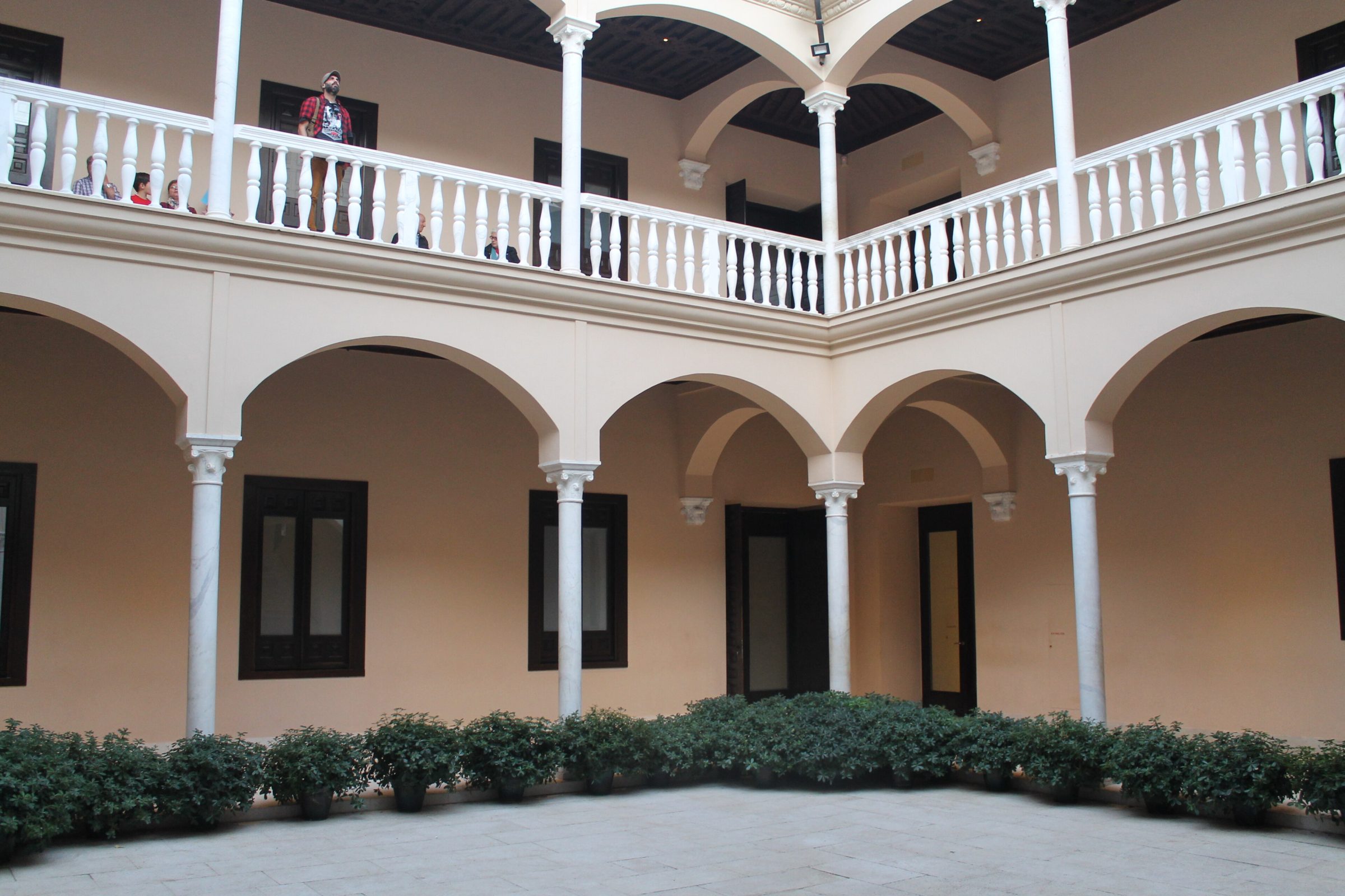 Patio principal renacentista con arcos y columnas de mármol del Palacio de Buenavista, sede del Museo Picasso Málaga.